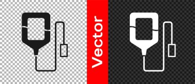 Siyah serum torbası simgesi şeffaf arkaplanda izole edildi. Kan torbası. Kan bağışı konsepti. Tedavi ve terapi kavramı, kemoterapi. Vektör.
