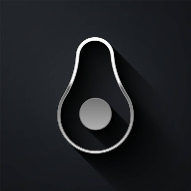 Gümüş Avokado meyve ikonu siyah arka planda izole edildi. Uzun gölge tarzı. Vektör.