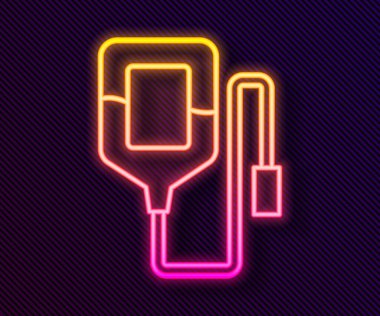 Parlayan neon hat IV torba ikonu siyah arkaplanda izole edildi. Kan torbası. Kan bağışı konsepti. Tedavi ve terapi kavramı, kemoterapi. Vektör.