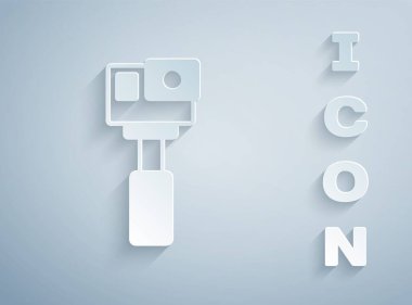 Kağıt kesme Eylem ekstrem kamera simgesi gri arkaplanda izole edildi. Ekstrem sporları çekmek için video kamera ekipmanı. Kağıt sanatı tarzı. Vektör.