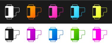 Kamera klasik film rulo kartuşu simgesini siyah beyaz arkaplanda izole et. 35 mm 'lik film kutusu. Film şeridi fotoğrafçı ekipmanı. Vektör.