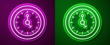 Parlayan neon çizgi saat simgesi mor ve yeşil arkaplanda izole edildi. Zaman sembolü. Vektör.