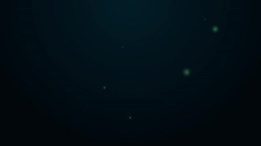 Siyah arkaplanda yonca sembolü olan parlak neon hattı kumarhane kumar makinesi. Kumar oyunları. 4K Video hareketli grafik canlandırması