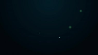 Parlayan neon hattı kumarhane çipleri simgesi siyah arkaplanda izole edildi. Kumarhane kumarı. 4K Video hareketli grafik canlandırması