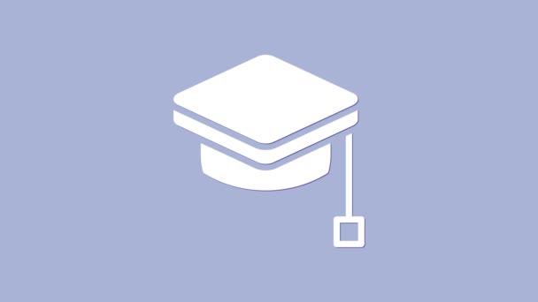 Icono blanco de la tapa de graduación aislado sobre fondo púrpura. Sombrero de graduación con icono de borla. Animación gráfica de vídeo 4K — Vídeos de Stock