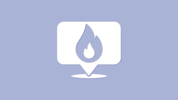 Puntero Mapa Blanco con el icono de llama de fuego aislado sobre fondo púrpura. Fuego cerca. Animación gráfica de vídeo 4K — Vídeo de stock