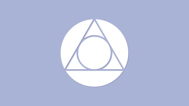 Иконка белого треугольника выделена на фиолетовом фоне. Видеографическая анимация 4K — стоковое видео