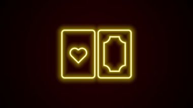 Parlayan neon çizgisi oyun kartı simgesi siyah arkaplanda izole edildi. Kumarhane kumarı. 4K Video hareketli grafik canlandırması