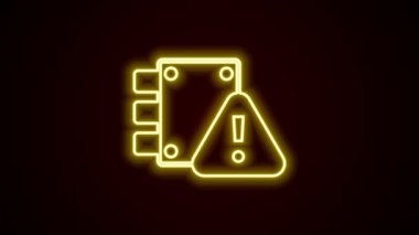 Parlayan neon çizgili ev siyah arka planda izole edilmiş koruma simgesi altında. Eve git ve kilitle. Koruma, güvenlik, güvenlik, koruma, savunma konsepti. 4K Video hareketli grafik canlandırması