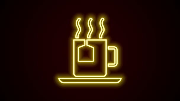 Brillante línea de neón taza de té con icono de la bolsa de té aislado sobre fondo negro. Animación gráfica de vídeo 4K — Vídeo de stock