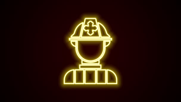 Icono de bombero de línea de neón brillante aislado sobre fondo negro. Animación gráfica de vídeo 4K — Vídeo de stock