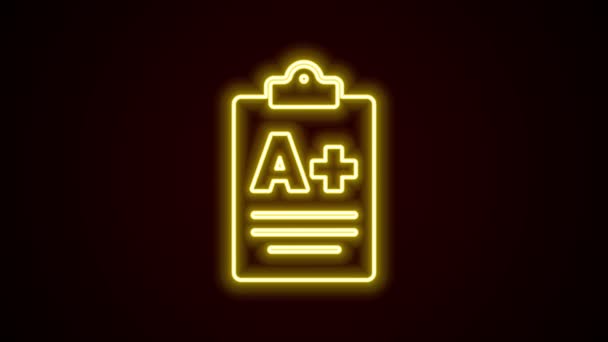 Leuchtender neonfarbener Prüfungsbogen mit A plus Notensymbol isoliert auf schwarzem Hintergrund. Prüfungsarbeit, Prüfungskonzept oder Umfragekonzept. Schultest oder Prüfung. 4K Video Motion Grafik Animation — Stockvideo
