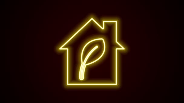 Glödande neon line Miljövänlig hus ikon isolerad på svart bakgrund. Ekologiskt hus med löv. 4K Video motion grafisk animation — Stockvideo