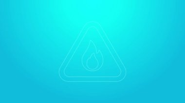 Mavi arka planda izole edilmiş üçgen ikonunda pembe çizgi ateş alevi. Yanıcı madde için uyarı işareti. 4K Video hareketli grafik canlandırması