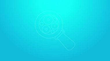 Mavi arka planda izole edilmiş büyüteç simgesi altındaki pembe çizgi mikroorganizmaları. Bakteri ve mikroplar, hücre kanseri, mikrop, virüs, mantar. 4K Video hareketli grafik canlandırması