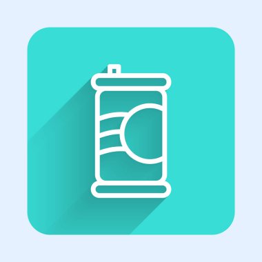 Beyaz çizgi Soda uzun gölgeli izole bir ikon olabilir. Yeşil kare düğmesi. Vektör.