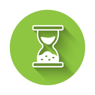 Akan kum ikonu ve uzun gölgeli beyaz kum saati. Kum saati işareti. İş ve zaman yönetimi kavramı. Yeşil daire düğmesi. Vektör