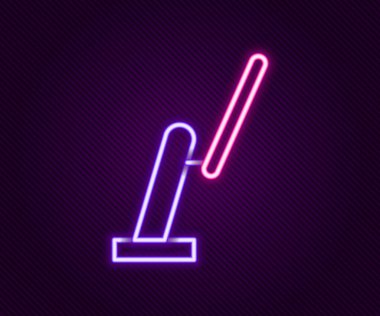 Parlayan neon hattı Windscreen silecek simgesi siyah arkaplanda izole edildi. Renkli taslak konsepti. Vektör