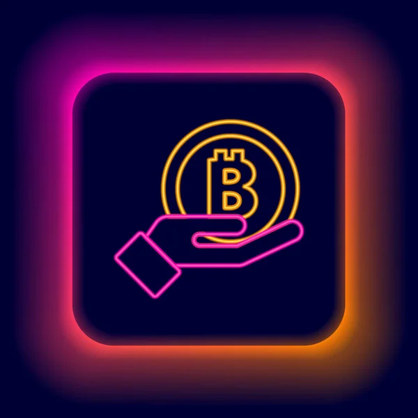 Ligne de néon lumineux Main tenant Bitcoin icône isolée sur fond noir. Technologie blockchain, marché monétaire numérique, portefeuille cryptocoin. Concept de contour coloré. Vecteur — Image vectorielle