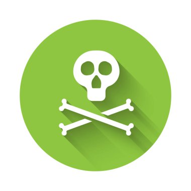 Beyaz Kemikler ve Kafatası toksik uyarı simgesi olarak izole edilmiş uzun gölge arkaplanı. Yeşil daire düğmesi. Vektör