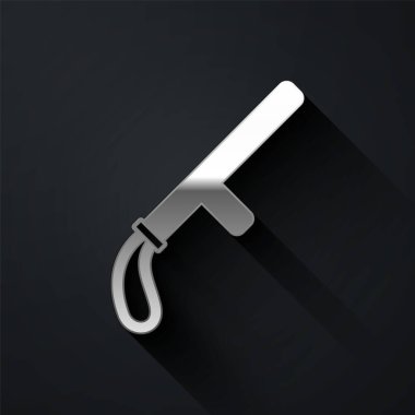 Gümüş Polis copu simgesi siyah arka planda izole edildi. Kauçuk copu. Polis yarasası. Polis ekipmanları. Uzun gölge tarzı. Vektör