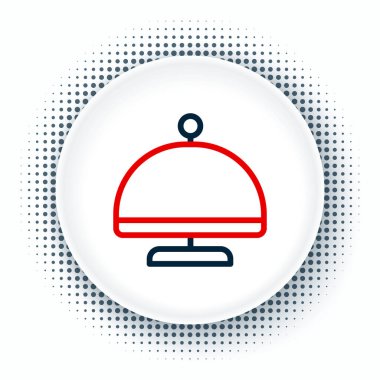 Beyaz arka planda izole edilmiş bir tepsi yemek ikonu ile kaplı. Tepsi ve kapak işareti. Kapaklı bir restoran saati. Renkli taslak konsepti. Vektör