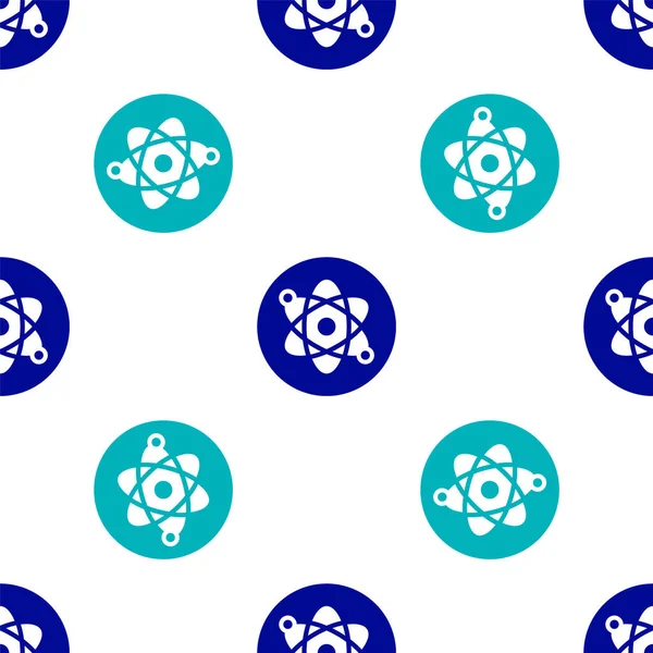 Icono Átomo azul aislado patrón sin costura sobre fondo blanco. Símbolo de ciencia, educación, física nuclear, investigación científica. Vector — Vector de stock