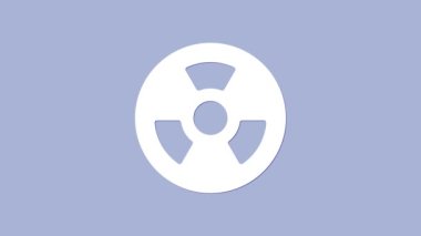 Mor arkaplanda izole edilmiş beyaz radyoaktif simge. Radyoaktif zehirli sembol. Radyasyon tehlikesi işareti. 4K Video hareketli grafik canlandırması