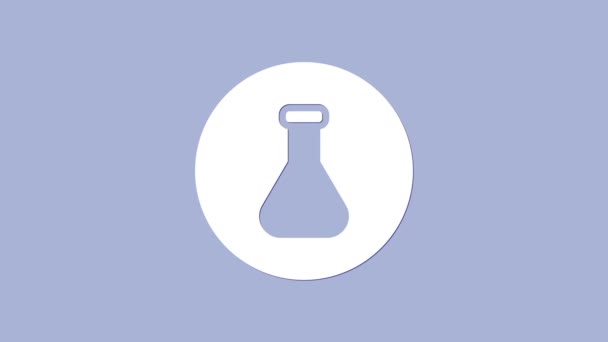 Icône blanche d'essai de laboratoire de produit chimique de tube à essai et de fiole isolée sur fond violet. Verrerie de laboratoire signe. Animation graphique de mouvement vidéo 4K — Video