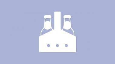 Mor arka planda izole edilmiş beyaz bira şişesi ikonu paketi. Kutu bira kutusu tabelası. 4K Video hareketli grafik canlandırması