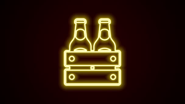 Brillante línea de neón Paquete de botellas de cerveza icono aislado sobre fondo negro. Caja de madera y botellas de cerveza. Cartel de caja de cerveza caja de caja. Animación gráfica de vídeo 4K — Vídeo de stock