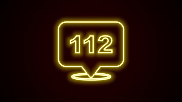 Светящийся неоновый телефон с значком экстренного вызова 112 изолирован на черном фоне. Полиция, скорая, пожарные, вызов, телефон. Видеографическая анимация 4K — стоковое видео