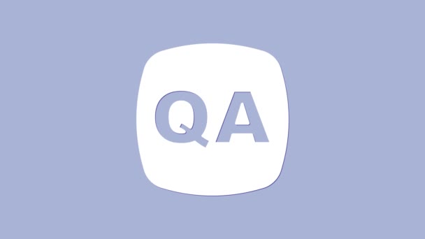 Burbujas de habla blanca con icono de preguntas y respuestas aisladas sobre fondo púrpura. Q y un símbolo. Signo FAQ. Charla de burbuja de voz y gráfico. Animación gráfica de vídeo 4K — Vídeo de stock
