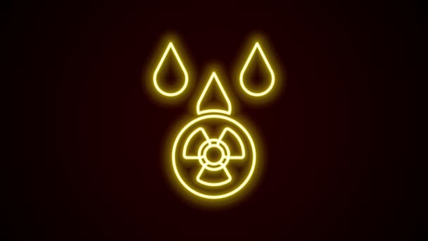 Gloeiende neon lijn Zure regen en radioactieve wolk pictogram geïsoleerd op zwarte achtergrond. Effecten van toxische luchtverontreiniging op het milieu. 4K Video motion grafische animatie — Stockvideo