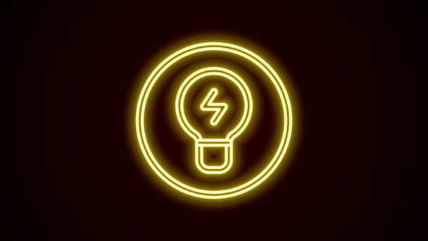 Светящаяся неоновая линия Лампочка с концепцией иконки идеи изолирована на черном фоне. Символ энергии и идеи. Концепция вдохновения. Видеографическая анимация 4K — стоковое видео