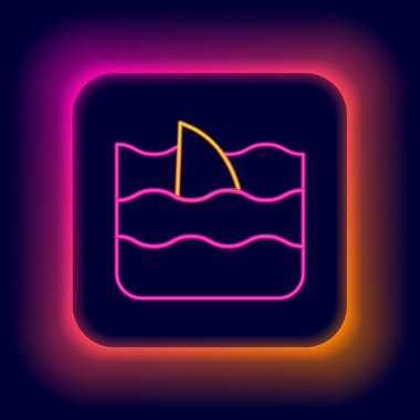 Okyanus dalgası ikonunda parlayan neon hattı köpekbalığı yüzgeci siyah arkaplanda izole edildi. Renkli taslak konsepti. Vektör