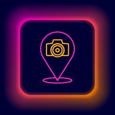 Parlayan neon hattı fotoğraf makinesi simgesi siyah arkaplanda izole edildi. Foto kamera. Dijital fotoğrafçılık. Renkli taslak konsepti. Vektör
