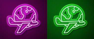 Pembe ve yeşil arka planda izole edilmiş uçan uçak ikonu ile parlayan neon hattı Globe. Uçak Dünya 'nın etrafında uçuyor. Uçak dünyası ikonu. Vektör