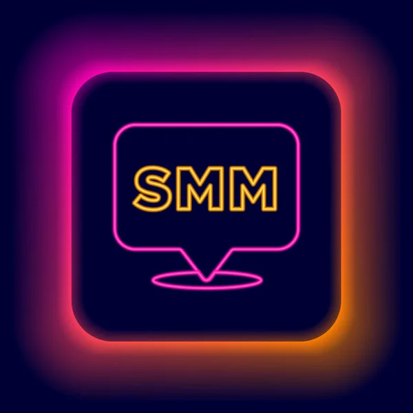 Világító neon vonal SMM ikon elszigetelt fekete háttér. Közösségi média marketing, elemzés, reklám stratégia fejlesztés. Színes vázlat koncepció. Vektor — Stock Vector