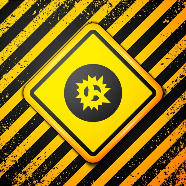 Explosión de bomba negra con metralla e icono de bola de fuego aislados sobre fondo amarillo. Señal de advertencia. Vector — Vector de stock