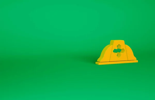 Capacete de bombeiro laranja ou ícone chapéu de bombeiro isolado no fundo verde. Conceito de minimalismo. 3D ilustração 3D render — Fotografia de Stock