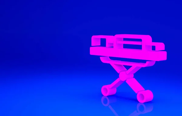 Ikona Pink Stretcher odizolowana na niebieskim tle. Szpitalna nosze medyczna pacjenta. Koncepcja minimalizmu. Ilustracja 3D 3D renderowania — Zdjęcie stockowe