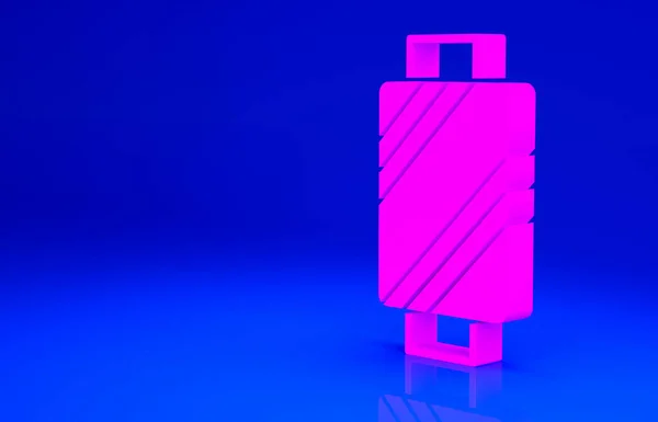 파란색 배경에 분리 된 실감개 아이콘 위에 핑크 색 바느질 실을 놓는다. Yarn spool. 잘 생각 해 보 세요. 미니멀리즘의 개념입니다. 3d 삽화 3D 렌더링 — 스톡 사진