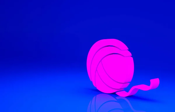 Rózsaszín fonal labda ikon elszigetelt kék alapon. Kézműves, kötő- vagy szabóműhely címkéje. Minimalizmus koncepció. 3d illusztráció 3D render — Stock Fotó