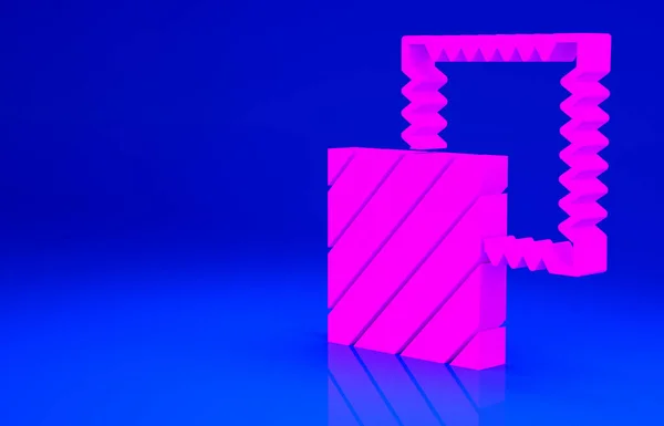 ピンクの織物ロールアイコンは青の背景に隔離されています。ロール、マット、ラグ、布、カーペットや紙ロールアイコン。最小限の概念。3Dイラスト3Dレンダリング — ストック写真