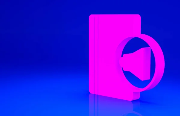 Ροζ εικόνα βιβλίου ήχου απομονώνονται σε μπλε φόντο. Βιβλίο με ακουστικά. Ηχητικός οδηγός. Διαδικτυακή ιδέα μάθησης. Μινιμαλιστική έννοια. 3d απεικόνιση 3D καθιστούν — Φωτογραφία Αρχείου