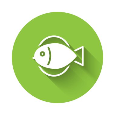 Beyaz Balık simgesi uzun gölgeli izole edilmiş. Yeşil daire düğmesi. Vektör.
