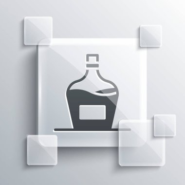 Gri arka planda izole edilmiş gri şarap ikonu şişesi. Bir şişe ev yapımı şarap. Kare cam paneller. Vektör.