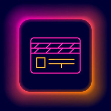 Parlayan neon hattı film alkışlayıcı simgesi siyah arkaplanda izole edildi. Film alkışlama tahtası. Alkış tahtası işareti. Sinema yapımı ya da medya endüstrisi. Renkli taslak konsepti. Vektör