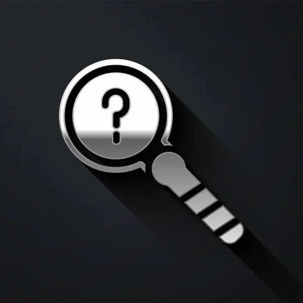 Silver Icono de búsqueda desconocido aislado sobre fondo negro. Lupa y signo de interrogación. Estilo de sombra larga. Vector — Vector de stock